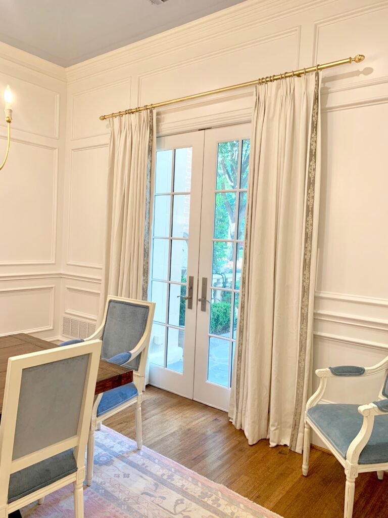 Empty elegant room with curtains ready for a wallpaper consultation